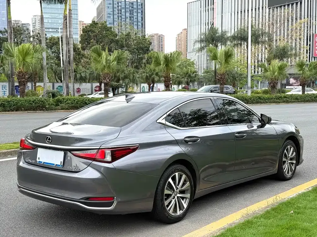 Lexus ES — фото 9