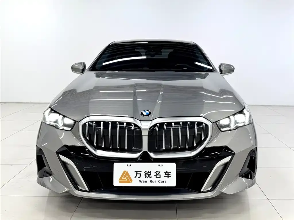BMW 5 Series — фото 5