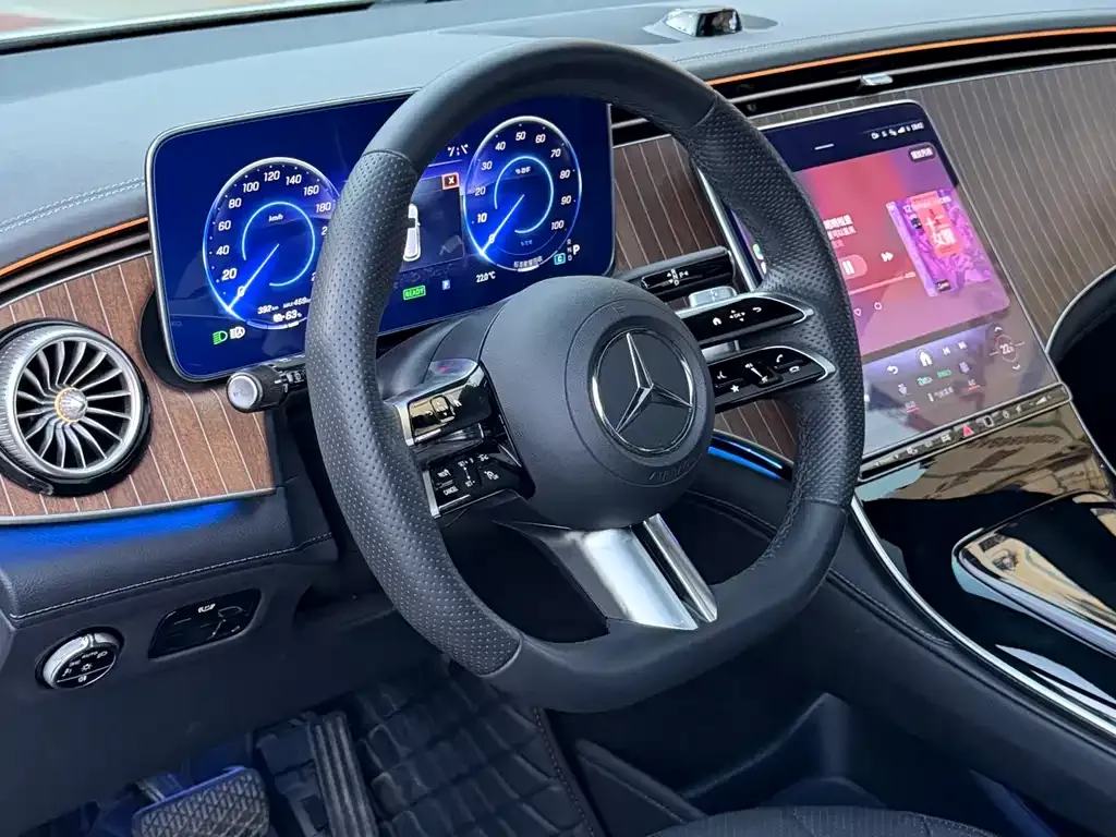 Mercedes-Benz EQE SUV — фото 4