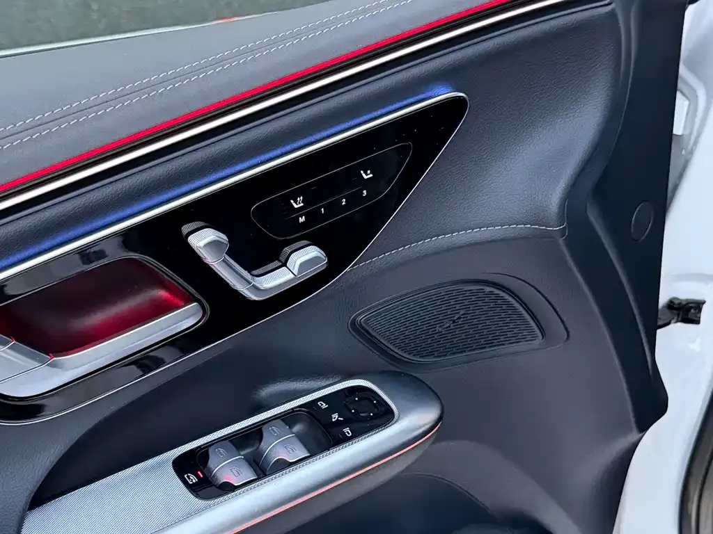 Mercedes-Benz EQE SUV — фото 3