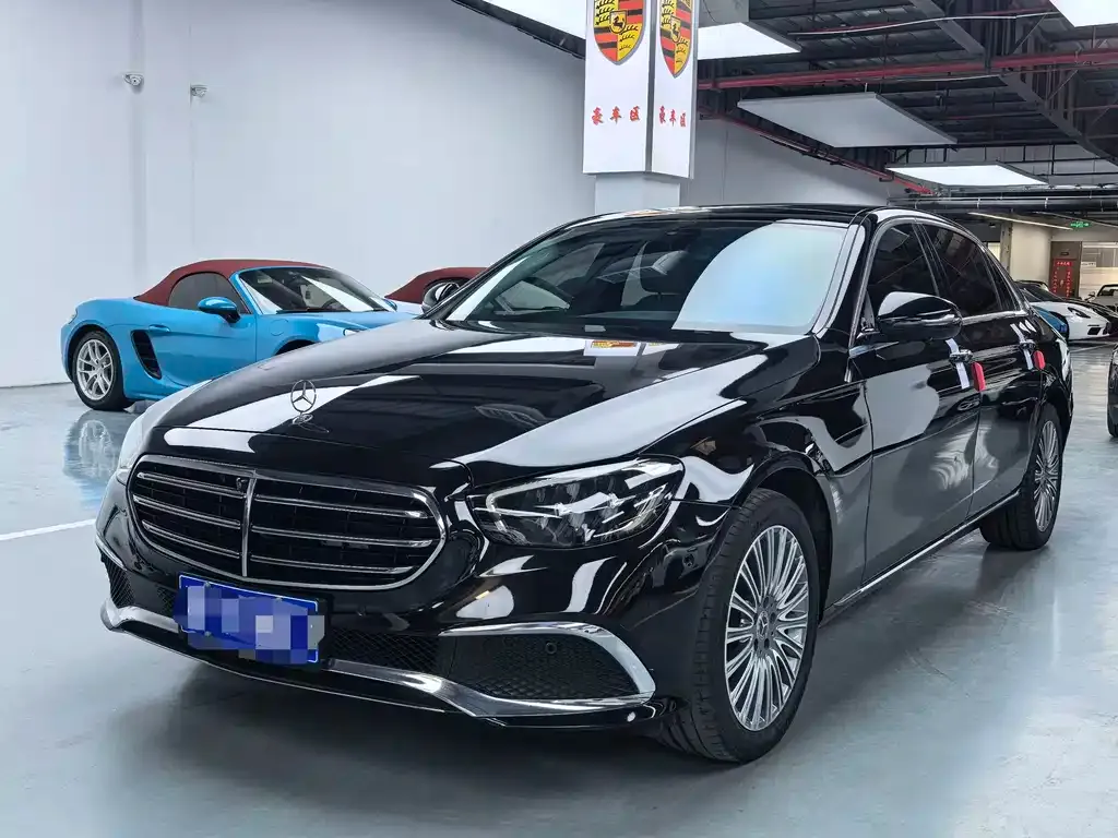 Mercedes-Benz E-Class — фото 1