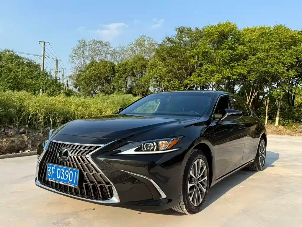Lexus ES — фото 1