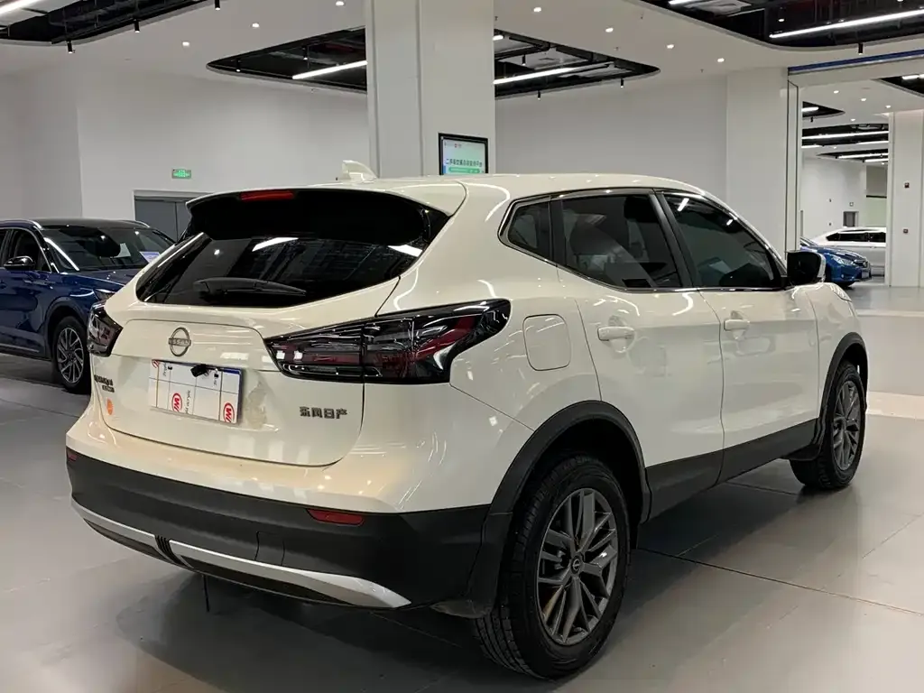 Nissan Qashqai — фото 10