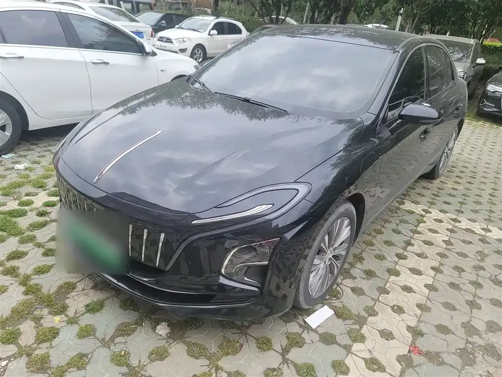 Hongqi E-QM5 — фото 1