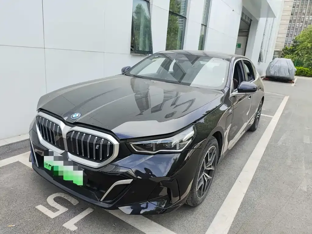 BMW i5 — фото 1