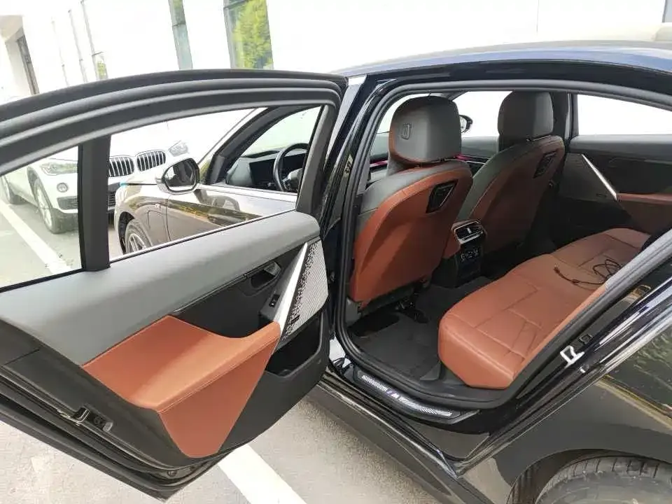 BMW i5 — фото 3