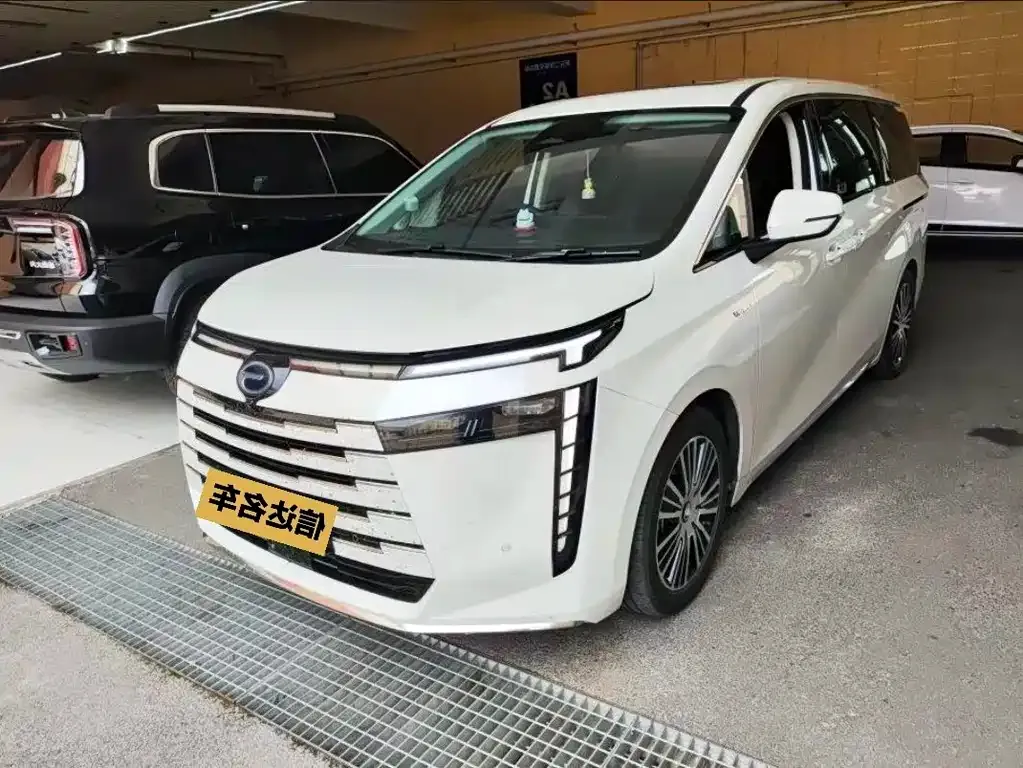 GAC Motor E8 Hybrid — фото 1
