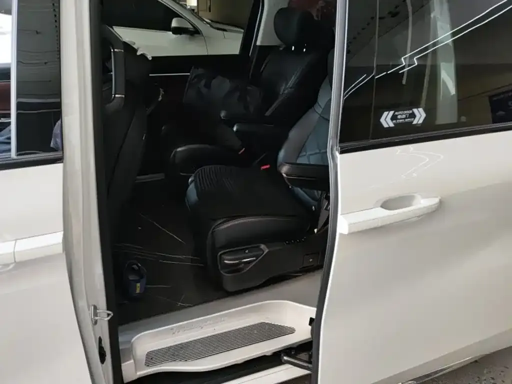 GAC Motor E8 Hybrid — фото 2