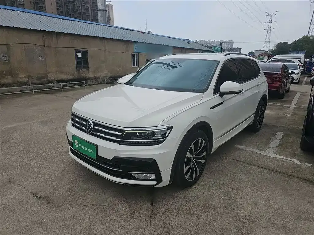 Volkswagen Tiguan L — фото 1