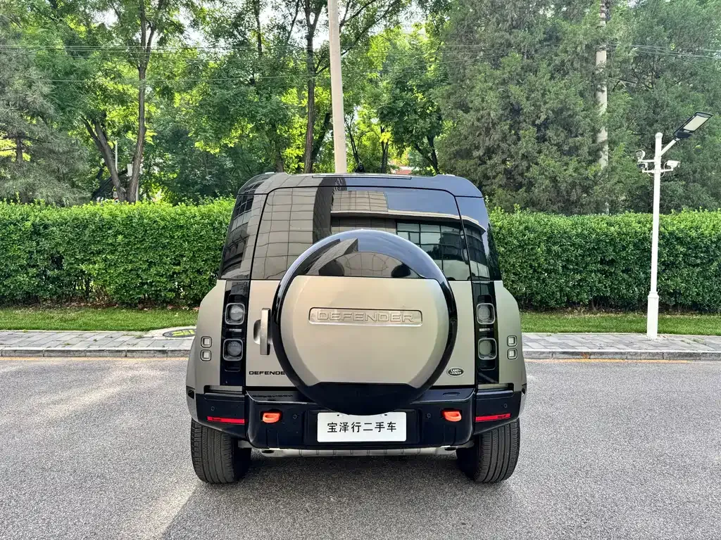 Land Rover Defender — фото 10