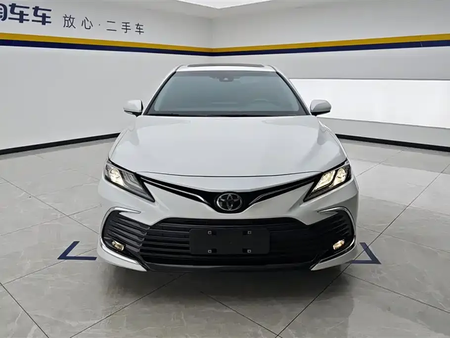 Toyota Camry — фото 6