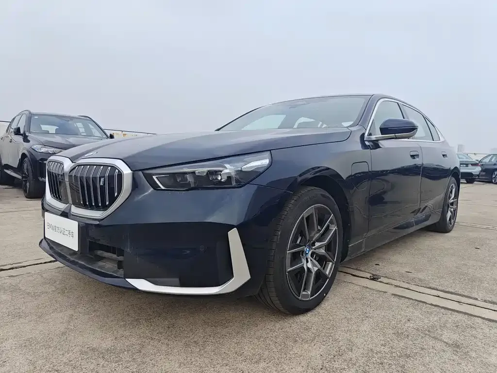 BMW i5 — фото 1
