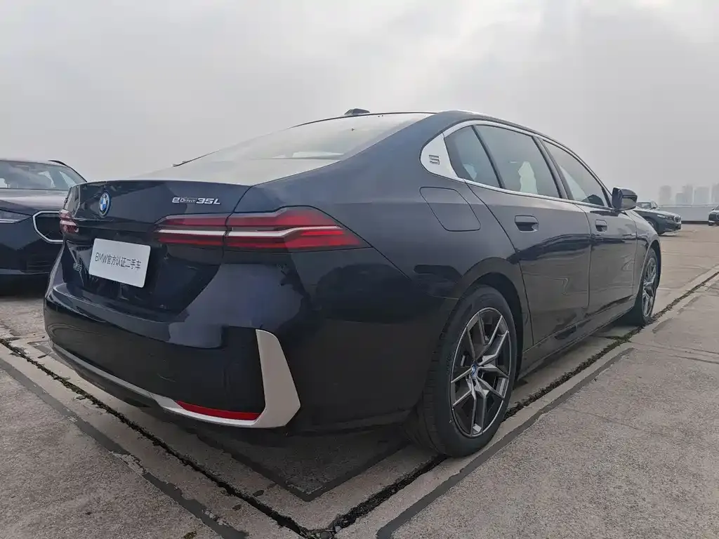 BMW i5 — фото 10
