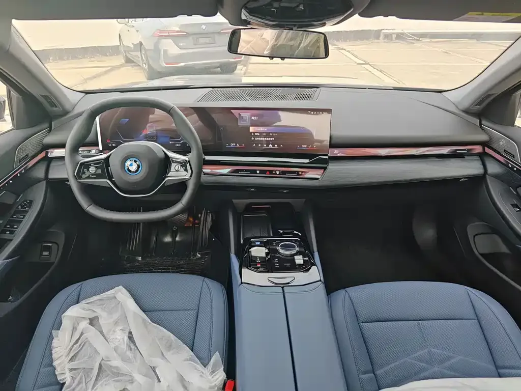 BMW i5 — фото 9