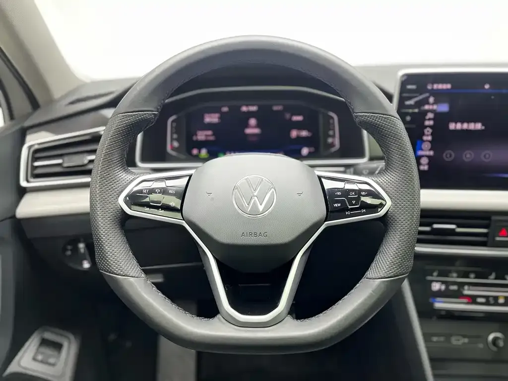 Volkswagen Tiguan L New Energy — фото 5