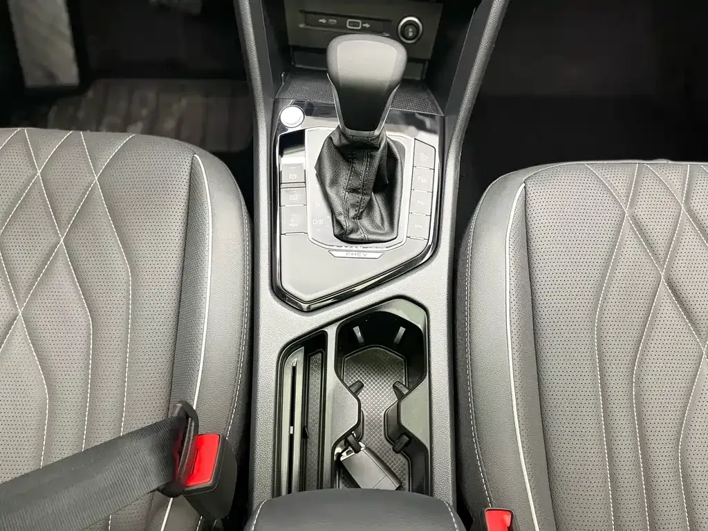 Volkswagen Tiguan L New Energy — фото 10