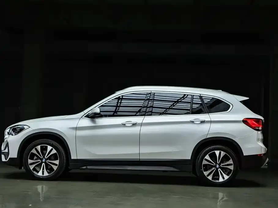 BMW X1 — фото 5
