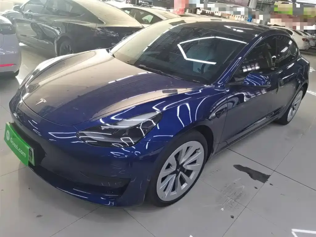 Tesla Model 3 — фото 1