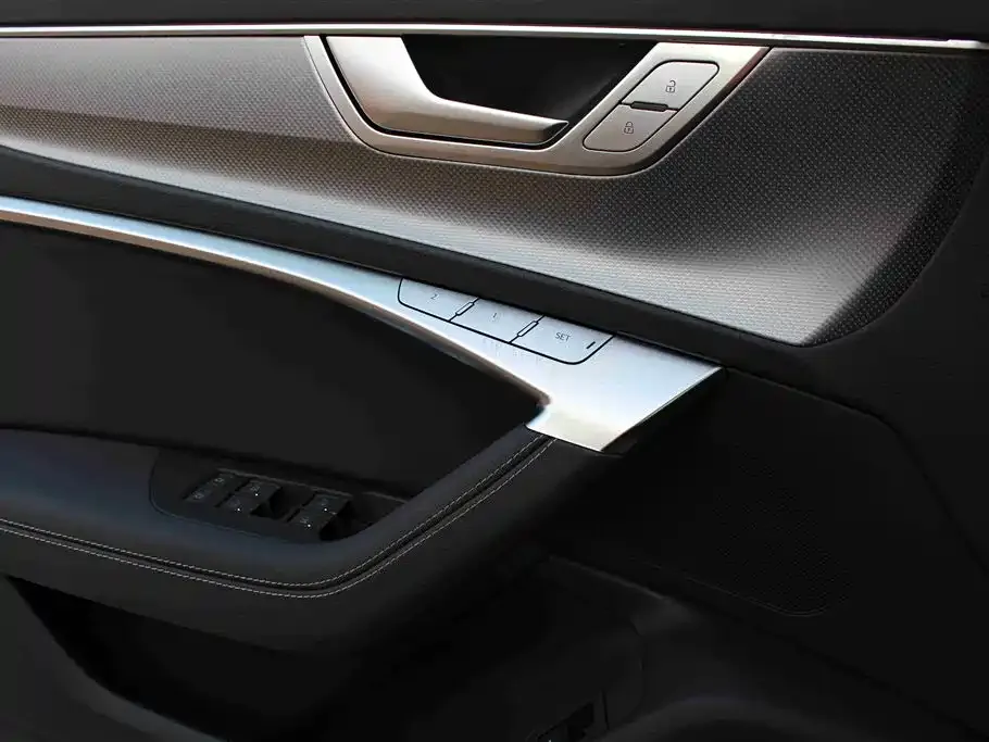 Audi A7L — фото 2