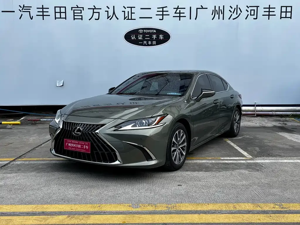 Lexus ES — фото 1