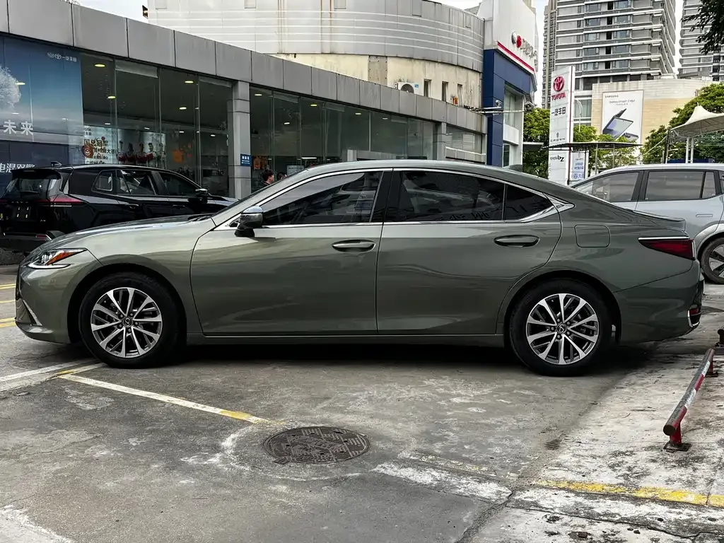 Lexus ES — фото 8