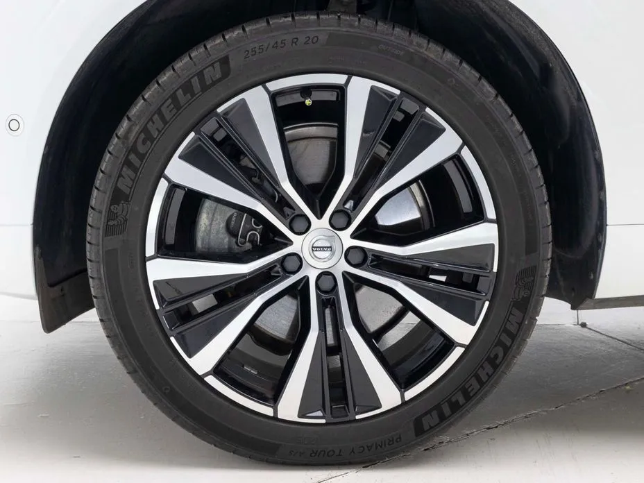 Volvo XC60 — фото 9