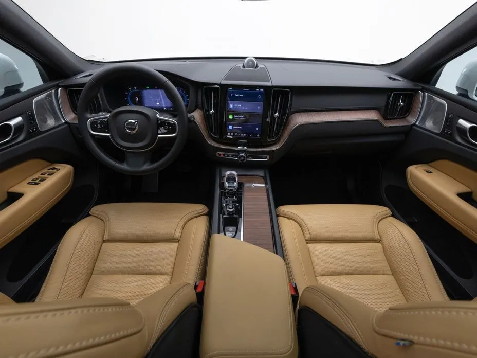 Volvo XC60 — фото 10