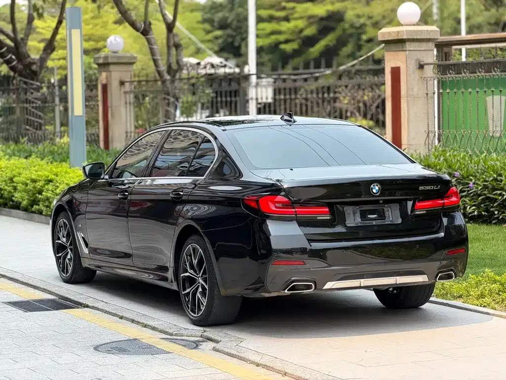 BMW 5 Series — фото 10