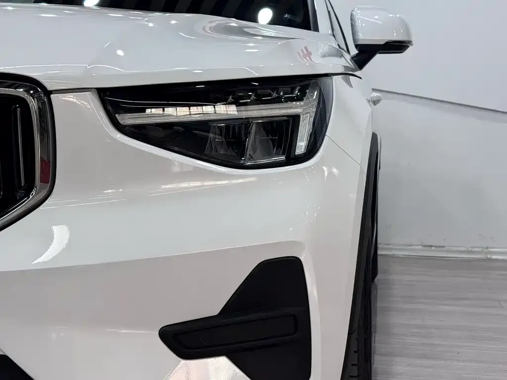 Volvo XC40 — фото 2
