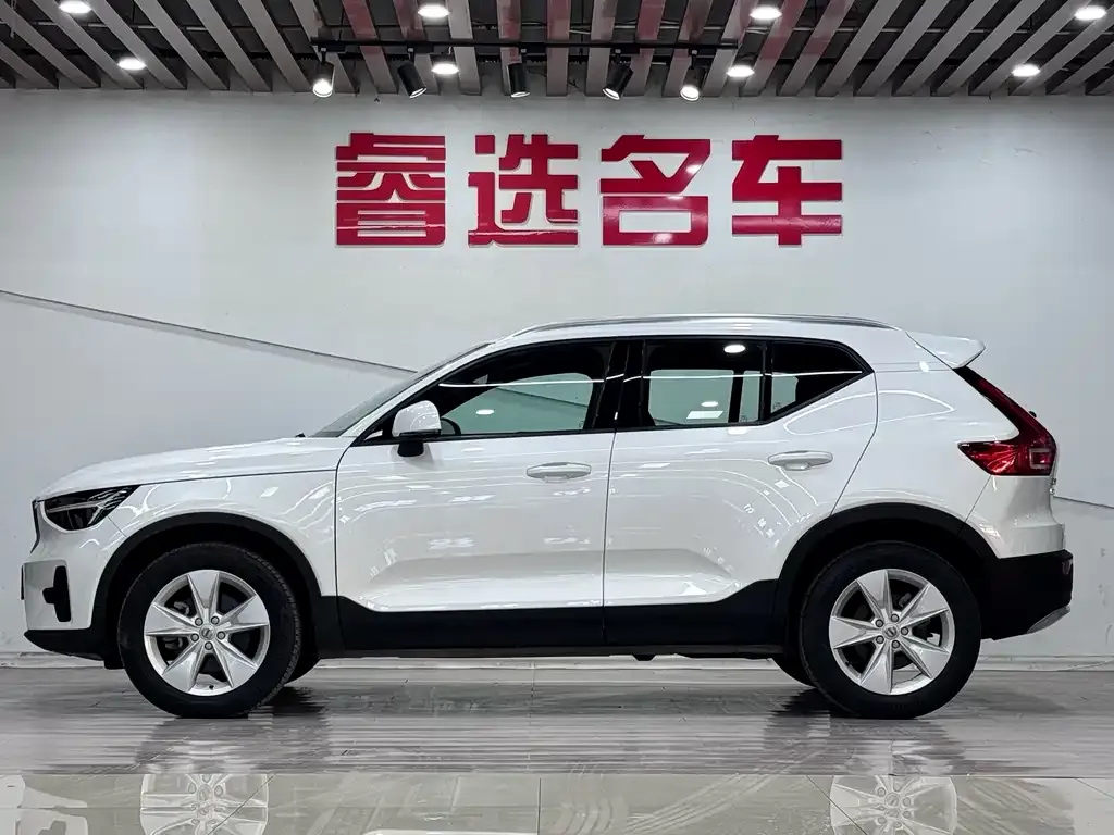 Volvo XC40 — фото 6