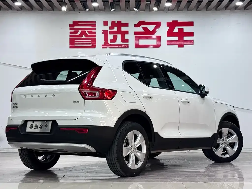 Volvo XC40 — фото 7