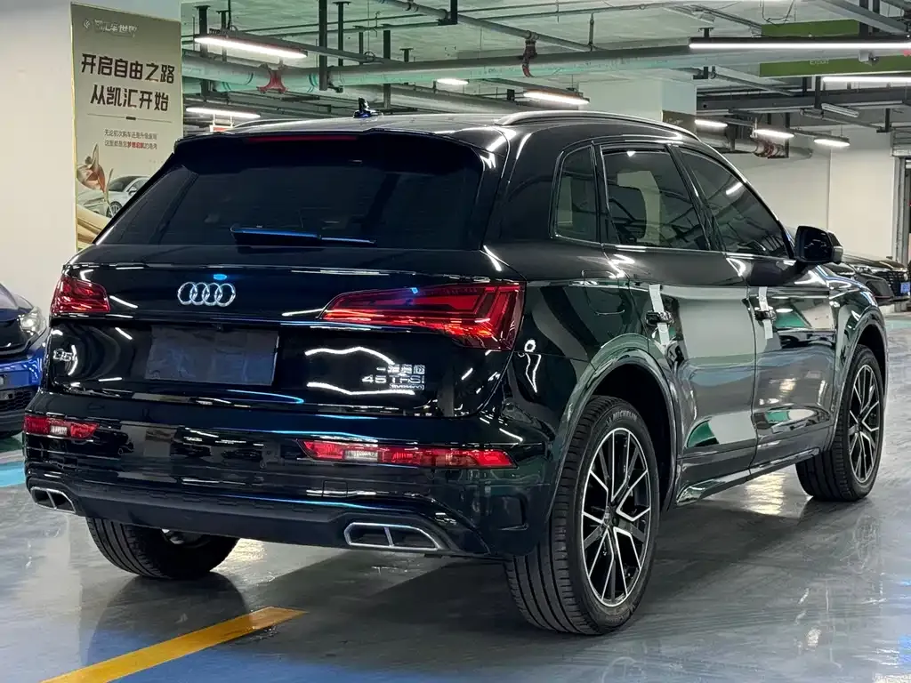 Audi Q5L — фото 5