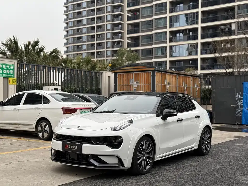 Lynk & Co 02 Hatchback — фото 1