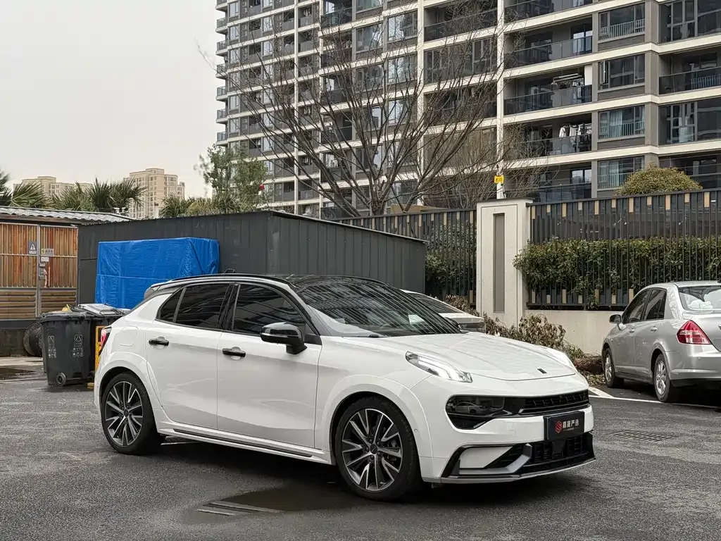 Lynk & Co 02 Hatchback — фото 9