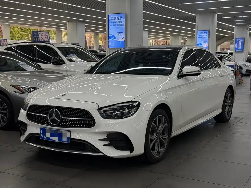 Mercedes-Benz E-Class — фото 1