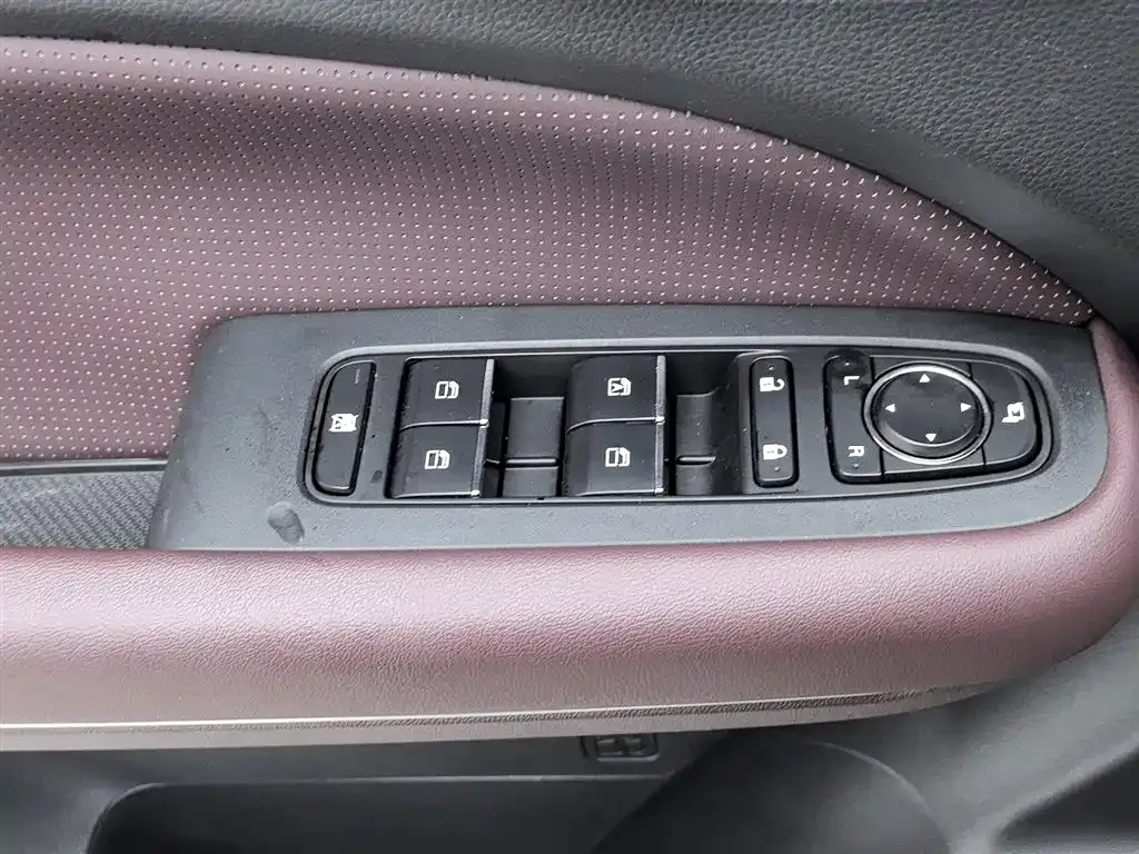 GAC Motor Trumpchi M6 — фото 10