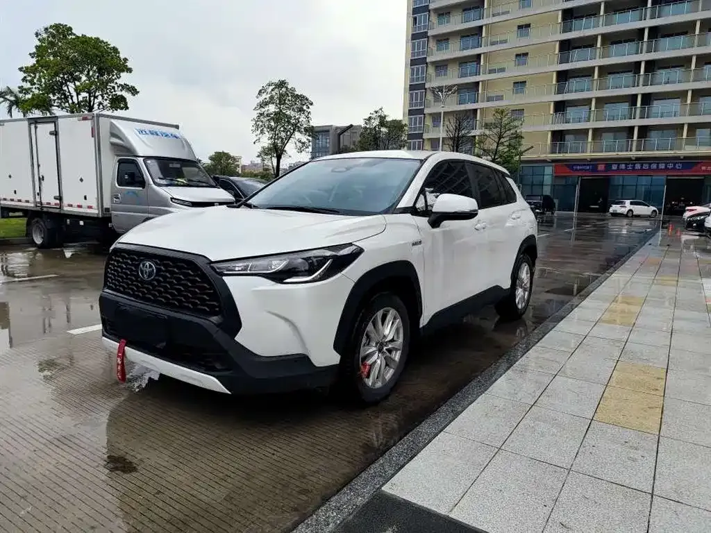 Toyota Corolla Cross — фото 1