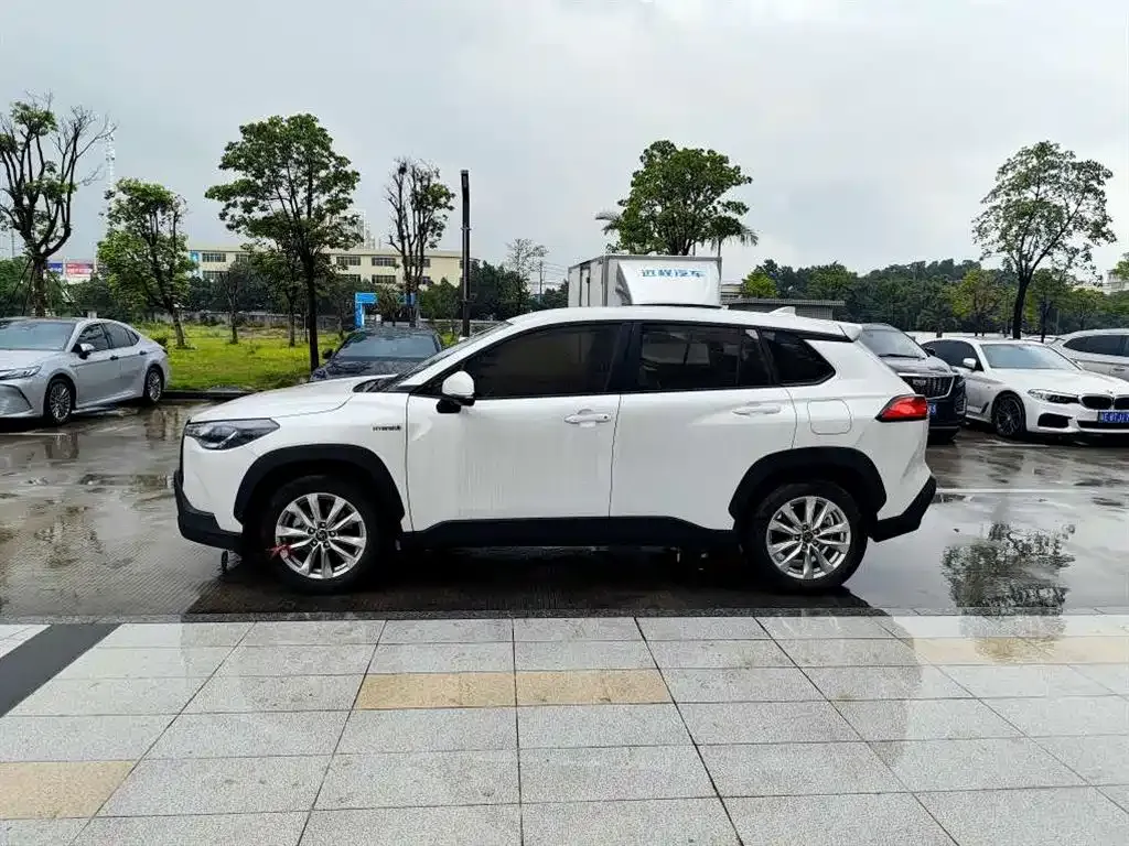 Toyota Corolla Cross — фото 9