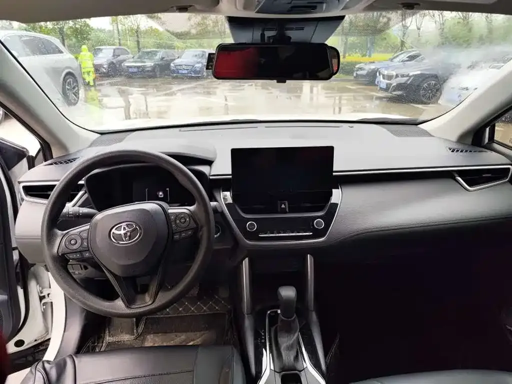 Toyota Corolla Cross — фото 8