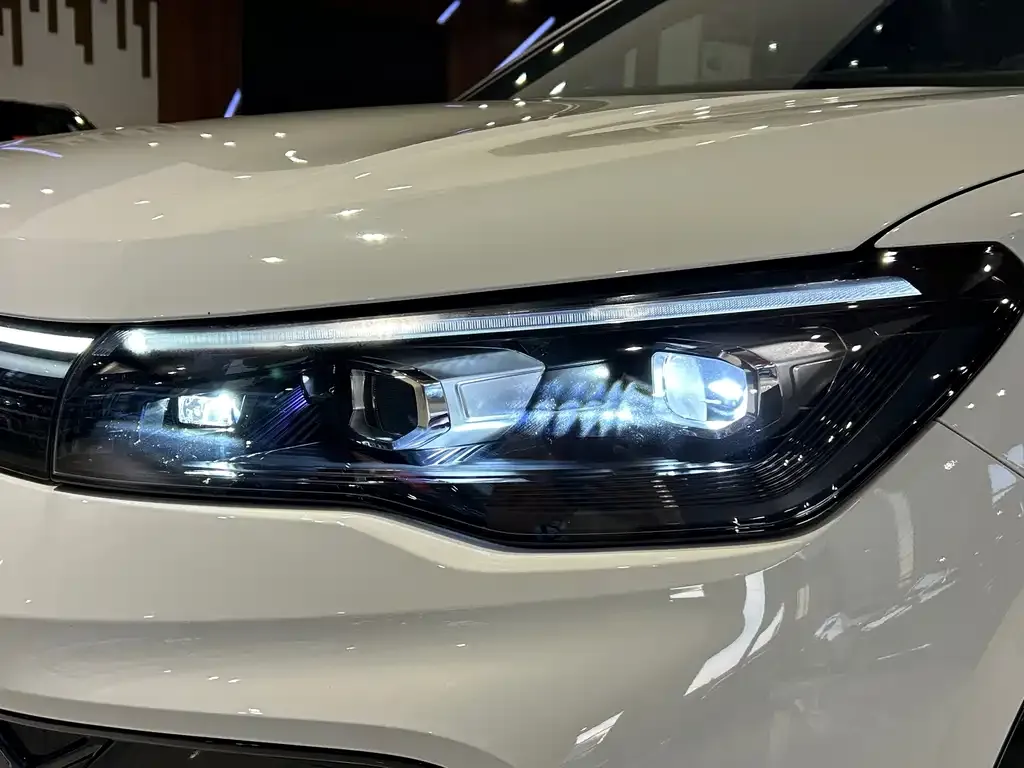Volkswagen Tiguan L — фото 4