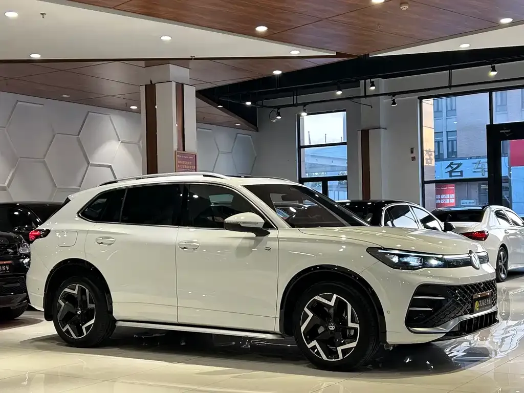 Volkswagen Tiguan L — фото 6