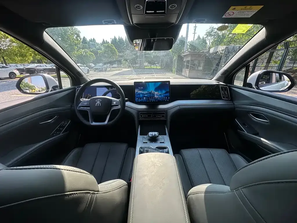 BYD L DM-i — фото 4