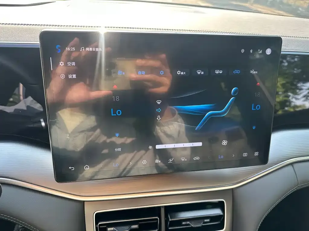 BYD L DM-i — фото 3