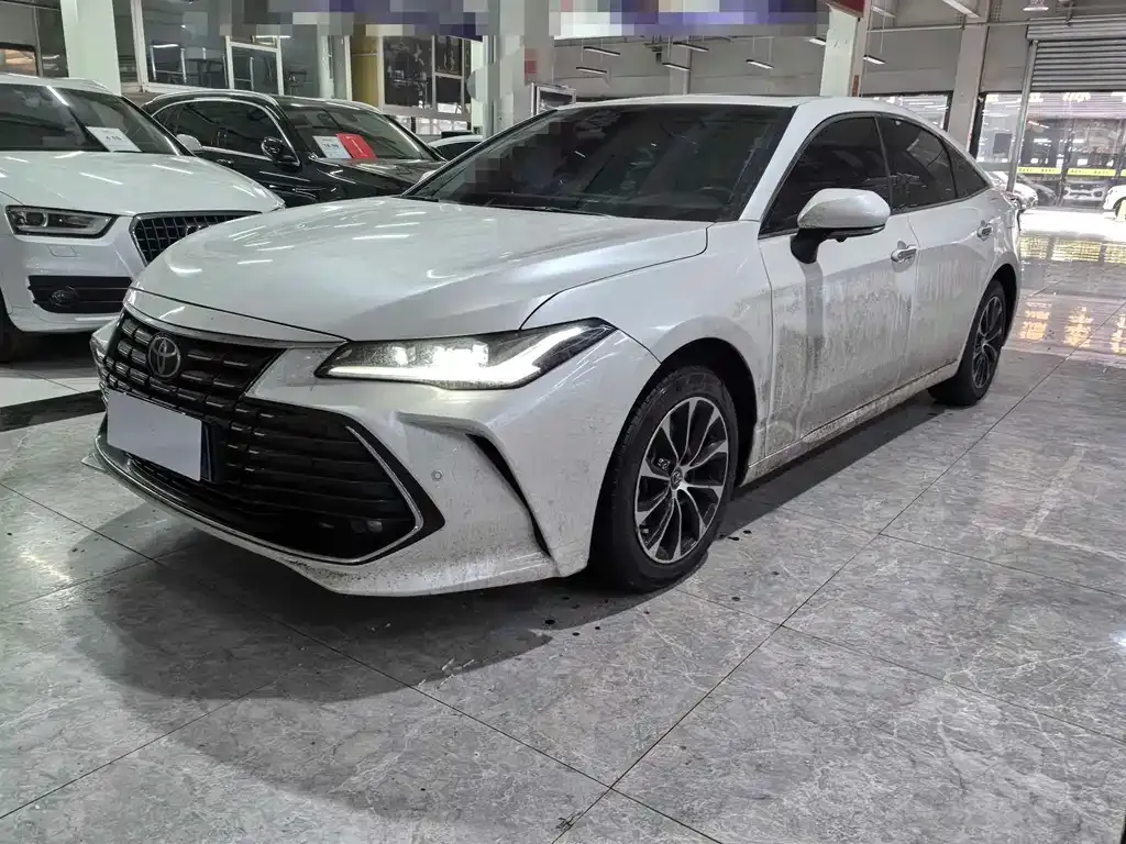 Toyota Avalon — фото 1