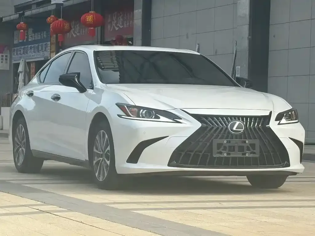 Lexus ES — фото 1