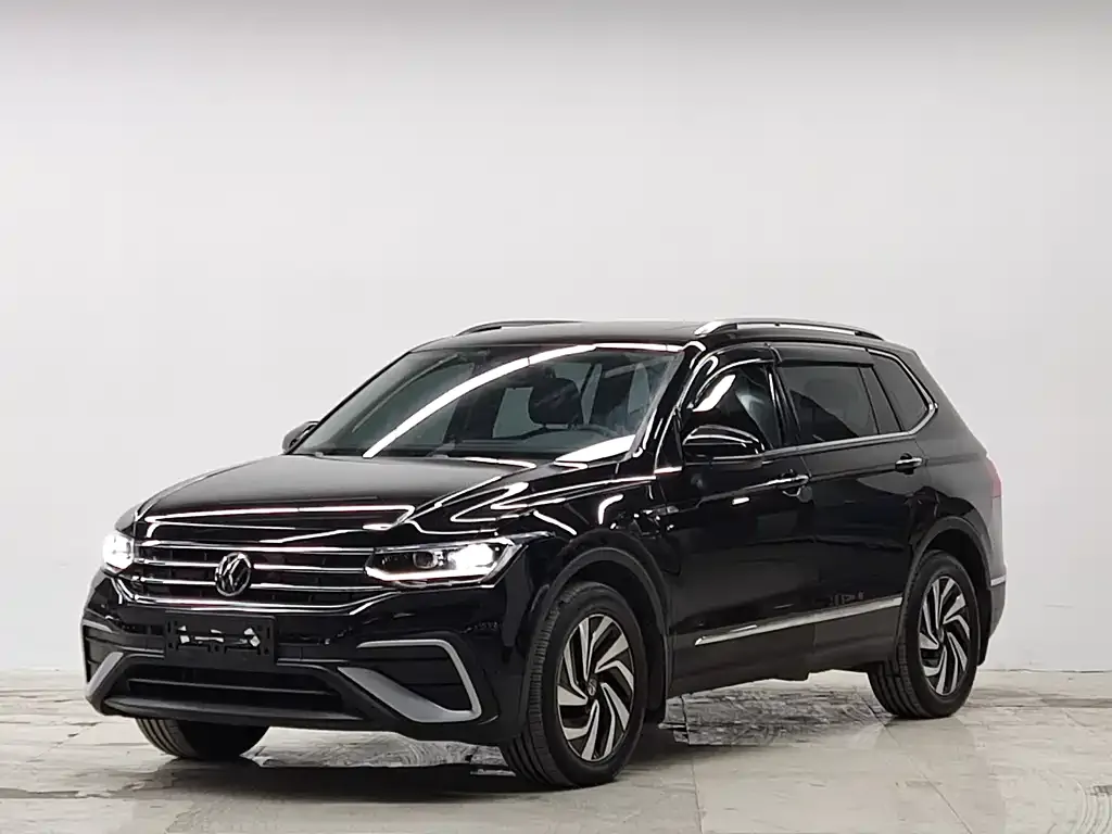 Volkswagen Tiguan L — фото 1