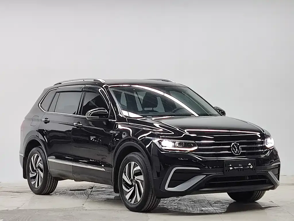 Volkswagen Tiguan L — фото 3