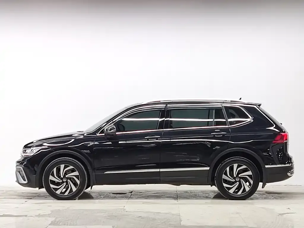 Volkswagen Tiguan L — фото 4