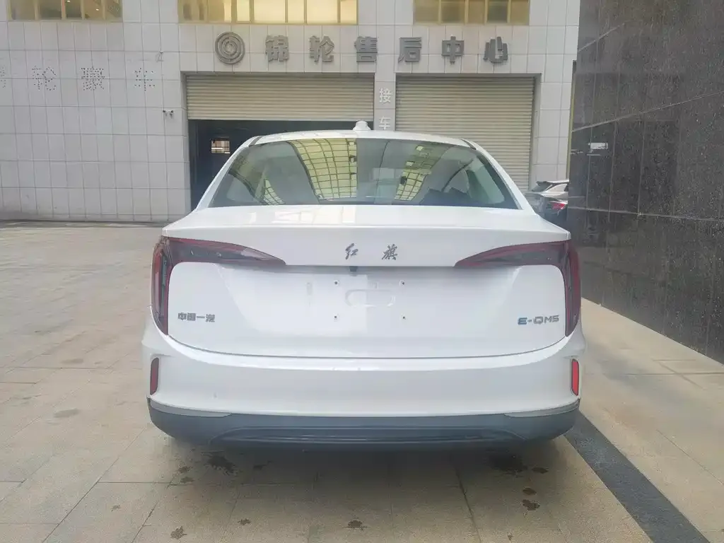 Hongqi E-QM5 — фото 7