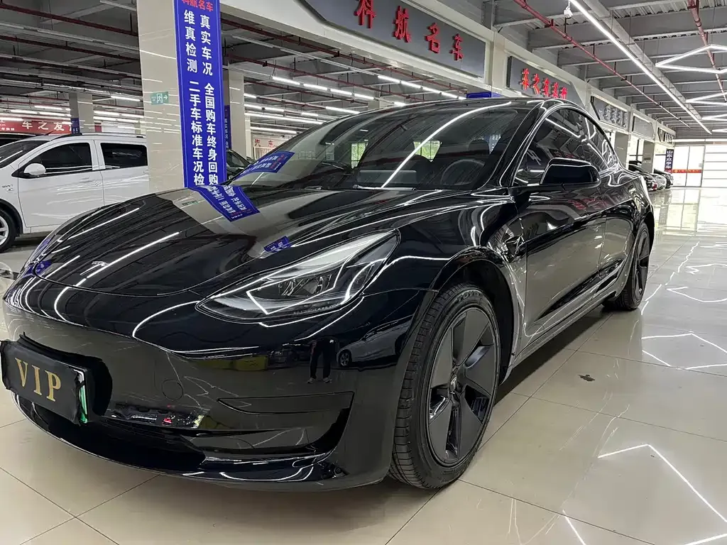 Tesla Model 3 — фото 1
